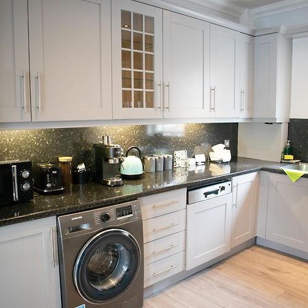 Bright Private Terrace - Free Private Parking - Tv - Wifi - Netflix Apartment ครอยดอน ภายนอก รูปภาพ