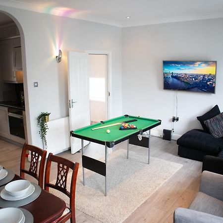 Bright Private Terrace - Free Private Parking - Tv - Wifi - Netflix Apartment ครอยดอน ภายนอก รูปภาพ