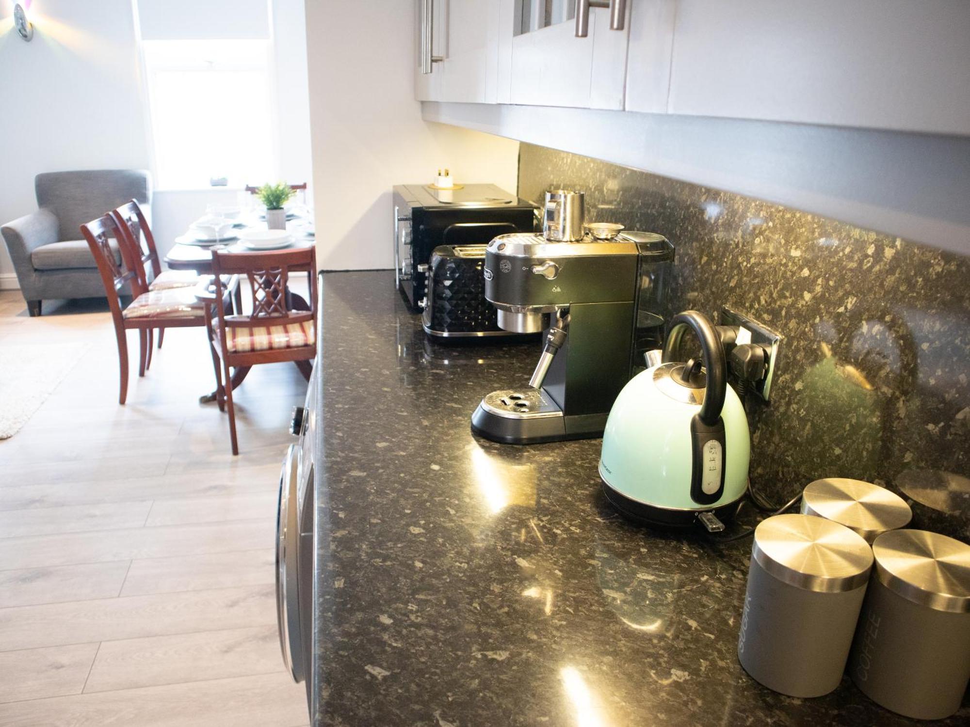 Bright Private Terrace - Free Private Parking - Tv - Wifi - Netflix Apartment ครอยดอน ภายนอก รูปภาพ