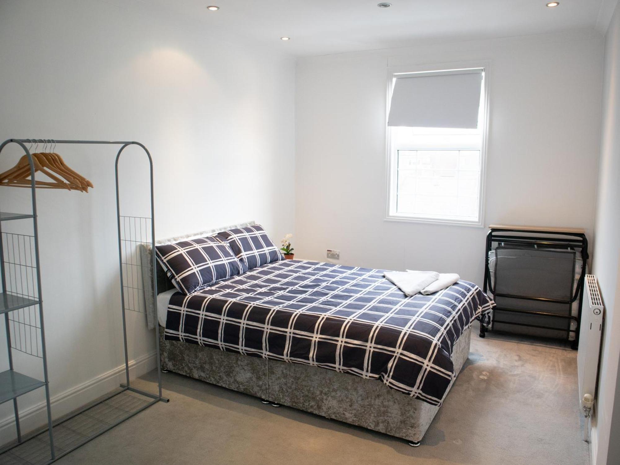 Bright Private Terrace - Free Private Parking - Tv - Wifi - Netflix Apartment ครอยดอน ภายนอก รูปภาพ